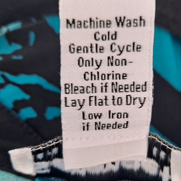 🩵 2/$25 🩵Tailored-Fit Serengeti Dress Size XL - Picture 2 of 9